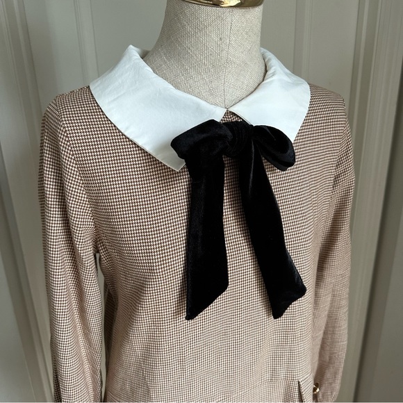 Hadas Dress in a Houndstooth print with Peter Pan Collar & Ribbon Bow tie - Picture 3 of 10